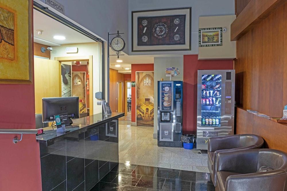 Hotel Alda Cardena Бургос Экстерьер фото
