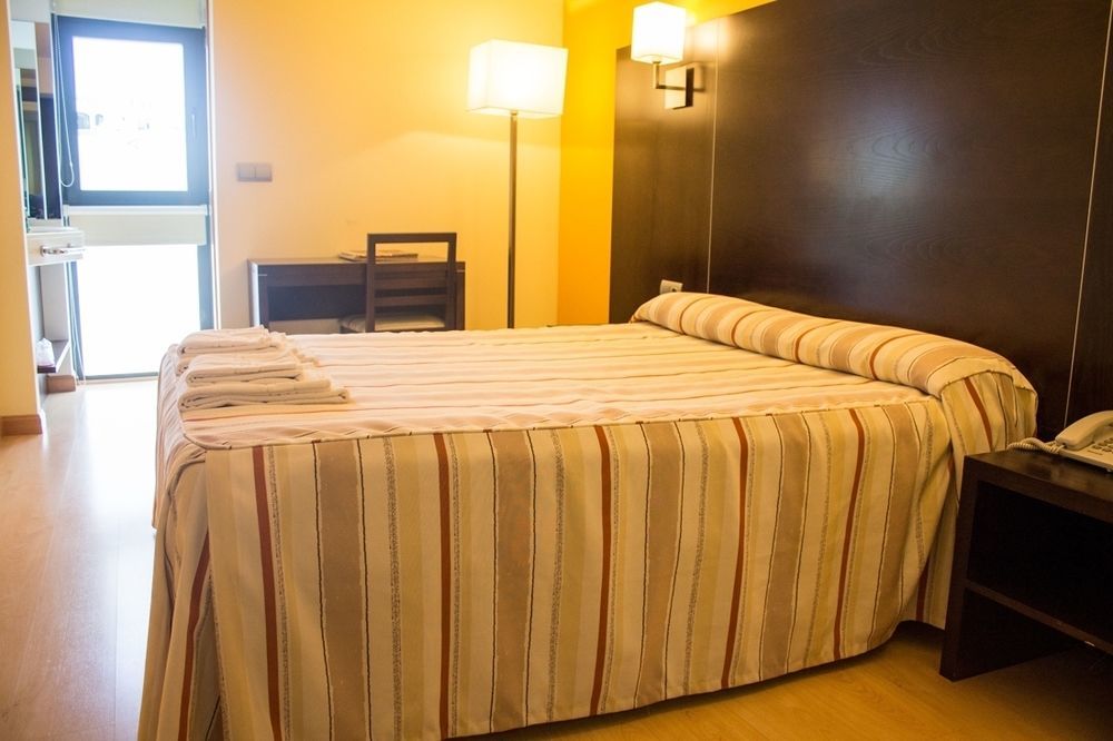 Hotel Alda Cardena Бургос Экстерьер фото